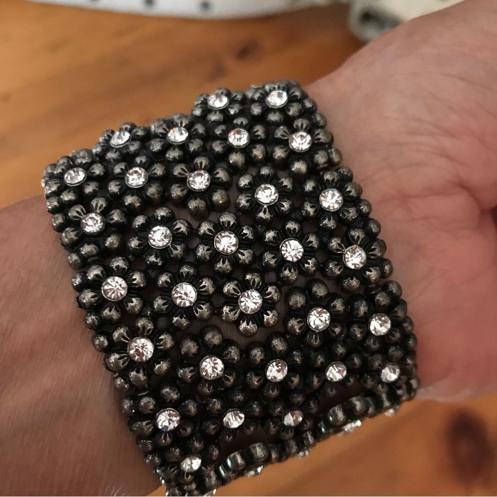 ▪️Silver Flower Rhinestone Bracelet - Picture 2 of 4